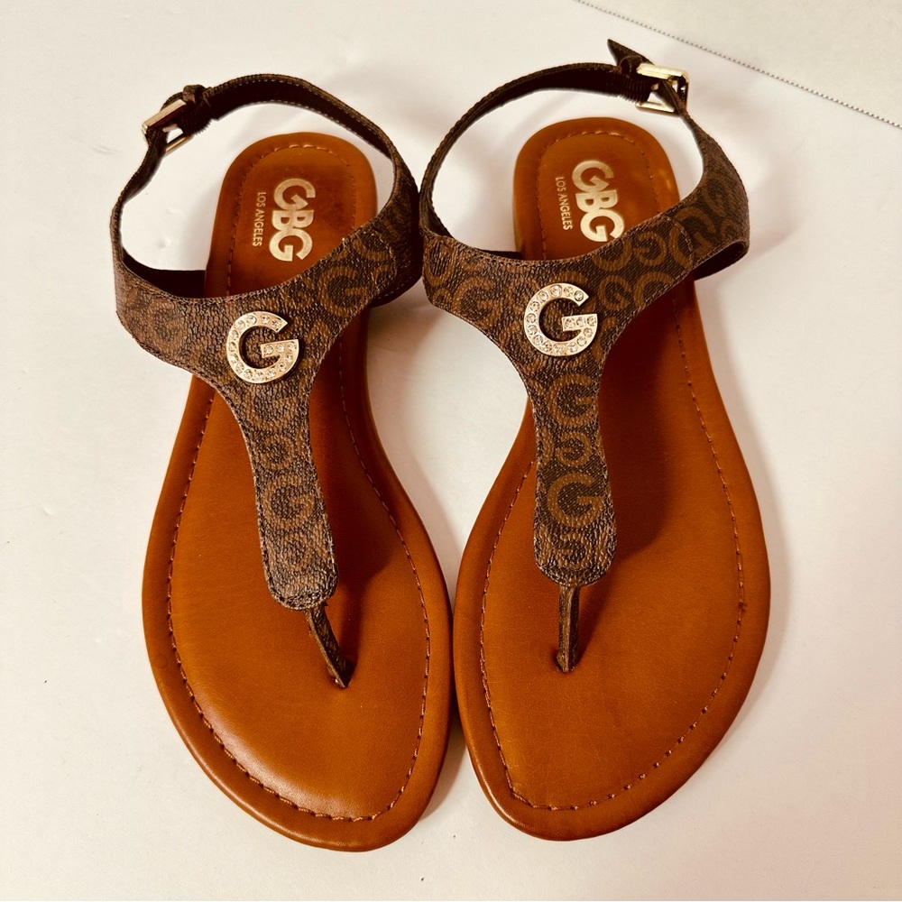GBG LOS ANGELES Logo Leedia T-strap Thong Sandals W Rhinestones Women's 8 1/2 M